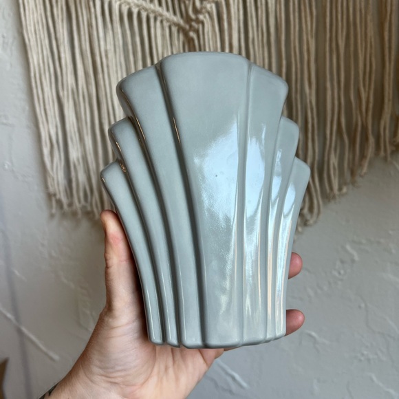 Vintage Mid-Century Art Deco Fan Vase – Gray Ceramic – 1950s/60s Studio Pottery - Picture 5 of 8